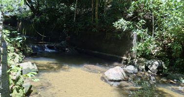 Rio Trapicheiros: Águas do Rio retira 46 toneladas de areia de rede de esgoto e elimina despejo irregular de 2 milhões de litros por dia de água contaminada em afluente da Baía de Guanabara 