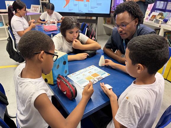 Na Maré, salas de aula acompanham a chegada inédita do saneamento
